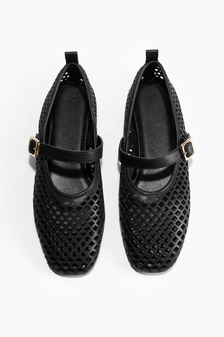 H&M Perforierte Ballerinas im Mary-Jane-Stil Großer Ausverkauf
