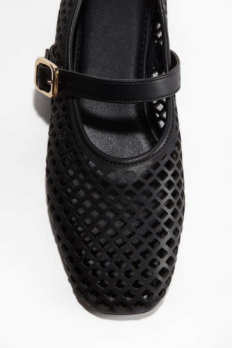 H&M Perforierte Ballerinas im Mary-Jane-Stil