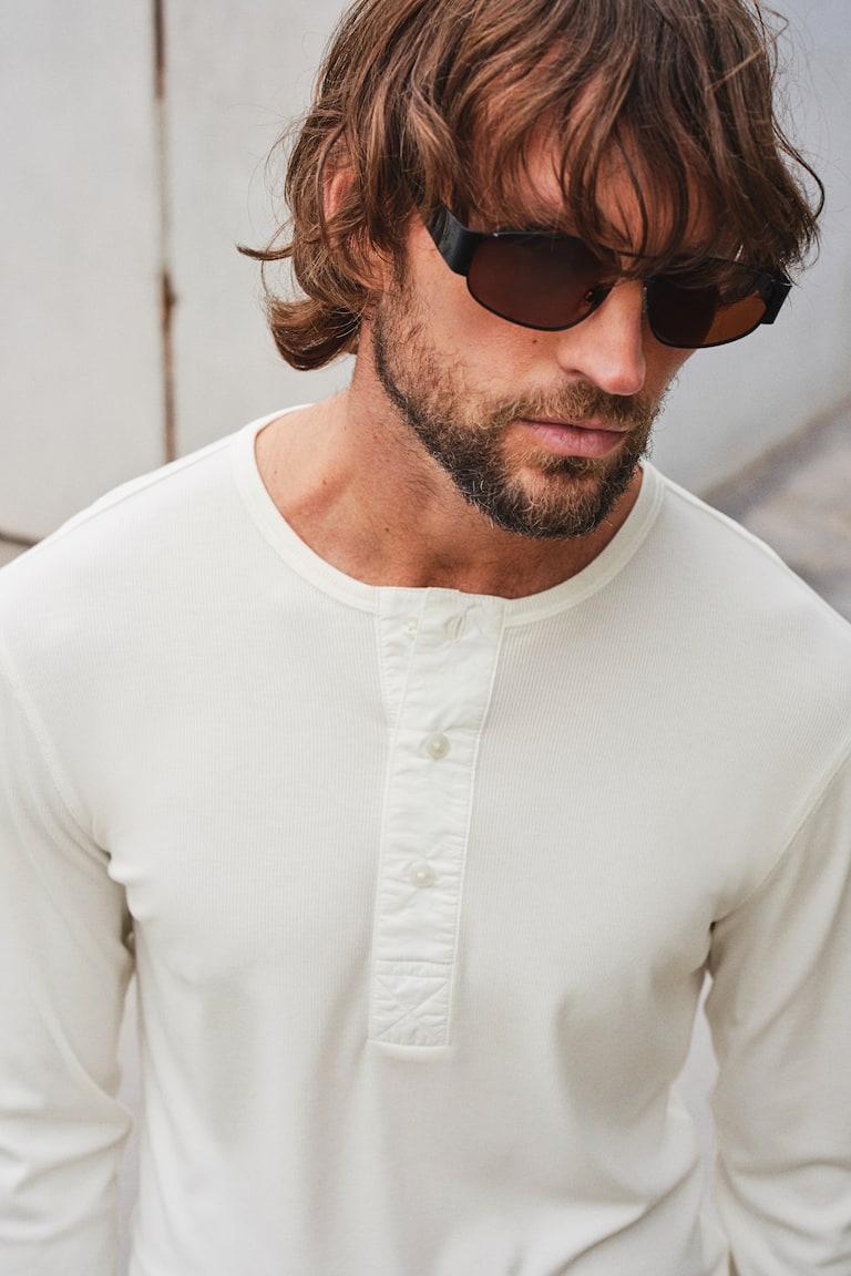 H&M Geripptes Jerseyshirt in Slim Fit Zeitlich begrenztes Angebot