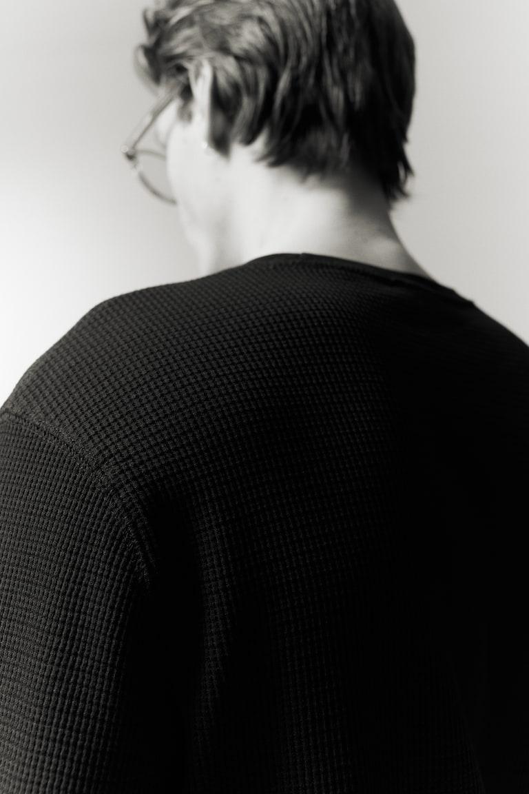 H&M Shirt aus Waffeljersey in Slim Fit Fabrikpreis