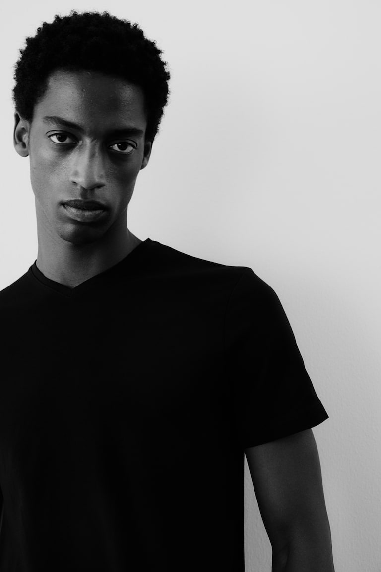 H&M T-Shirt mit V-Ausschnitt Slim Fit Versandkostenfrei