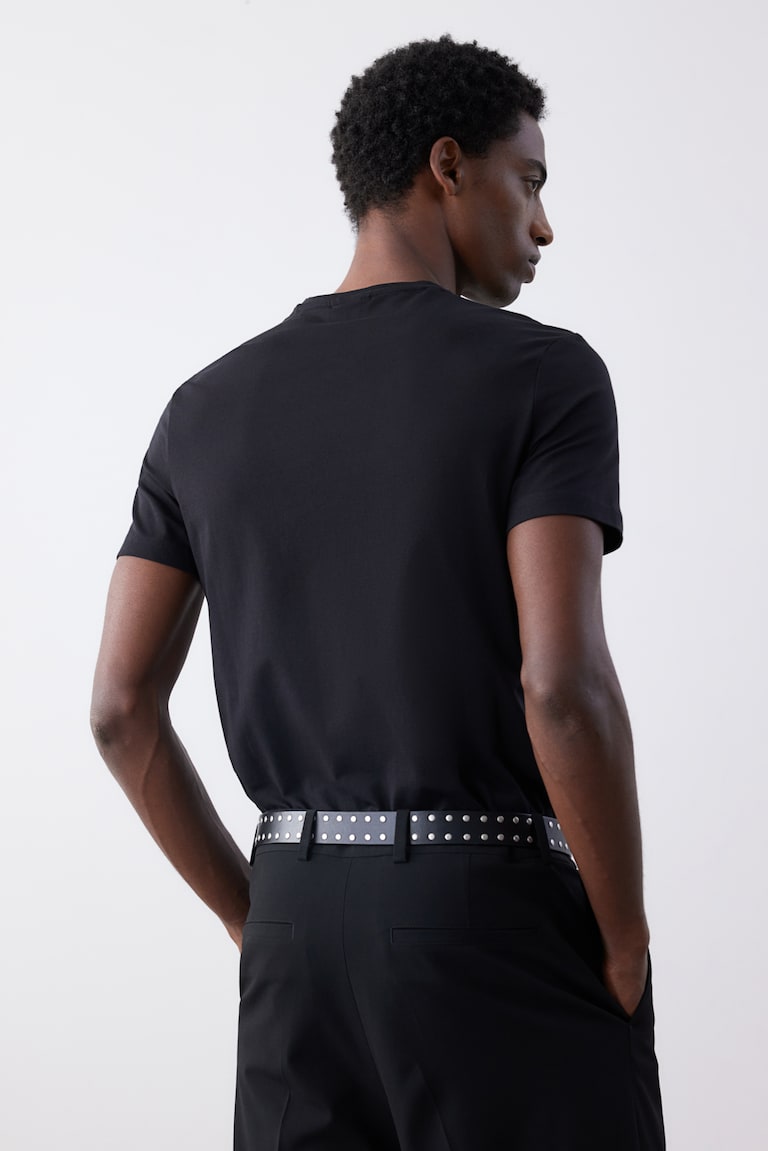 H&M T-Shirt mit V-Ausschnitt Slim Fit Flash Sale