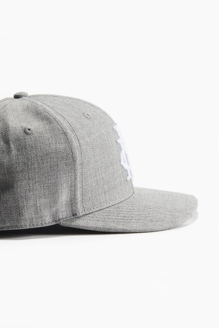 H&M Cap mit Motivstickerei Kostenlose Rückgabe