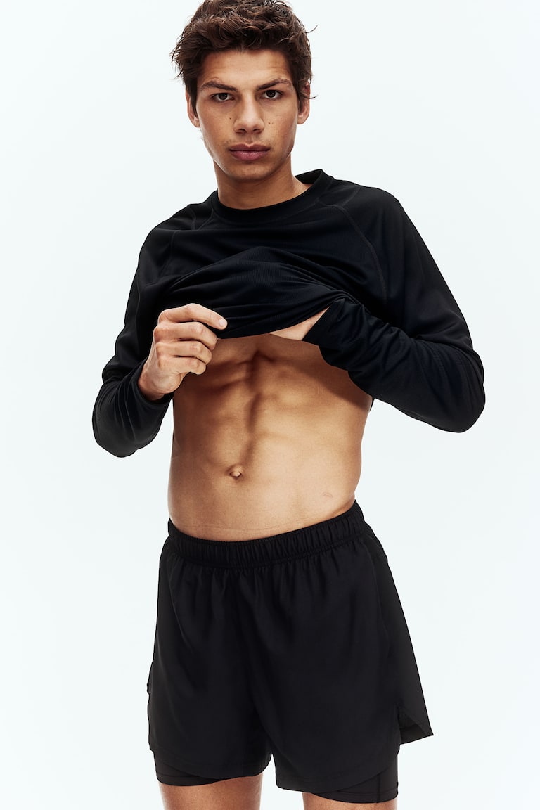H&M Doppellagige Sportshorts mit DryMove™ JETZT KAUFEN