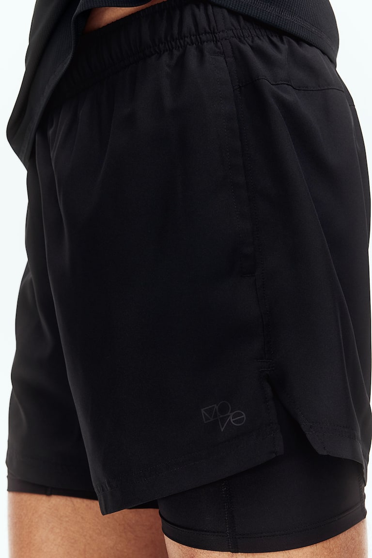 H&M Doppellagige Sportshorts mit DryMove™ JETZT KAUFEN