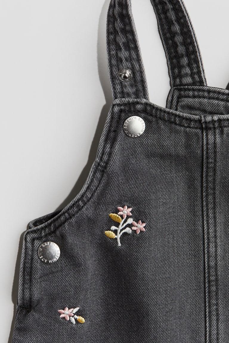 H&M Latzkleid aus Denim 2025