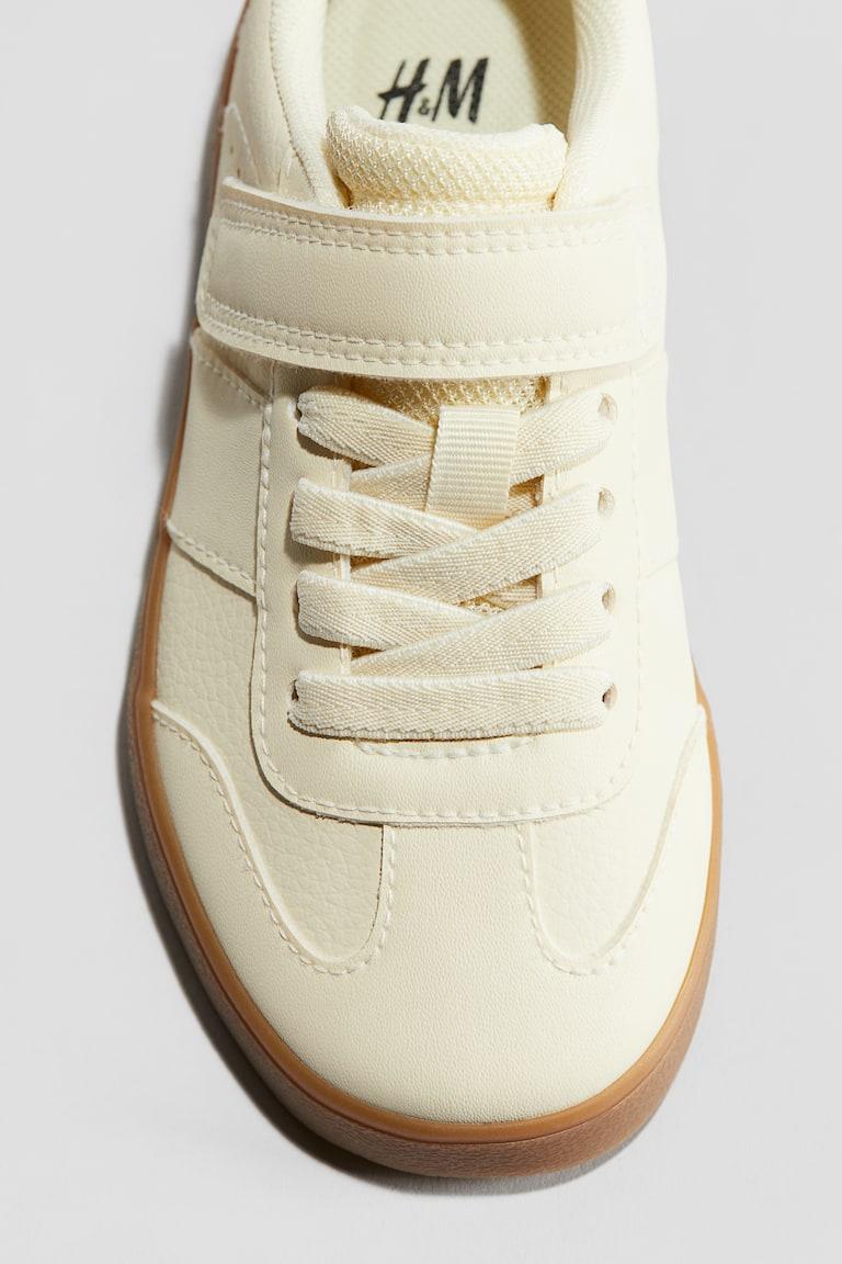 H&M Sneaker Fabrikverkauf