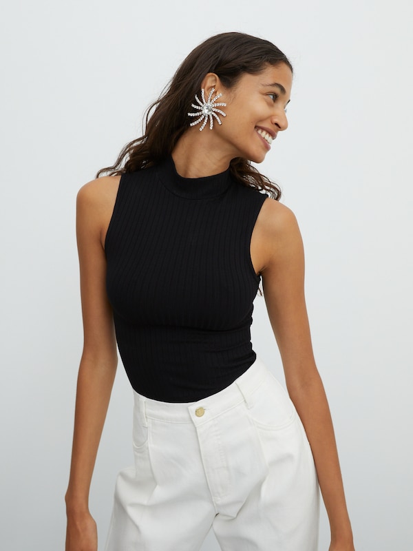 EDITED EDITED Top 'Kaori' in Schwarz Discount Store für neue Produkte