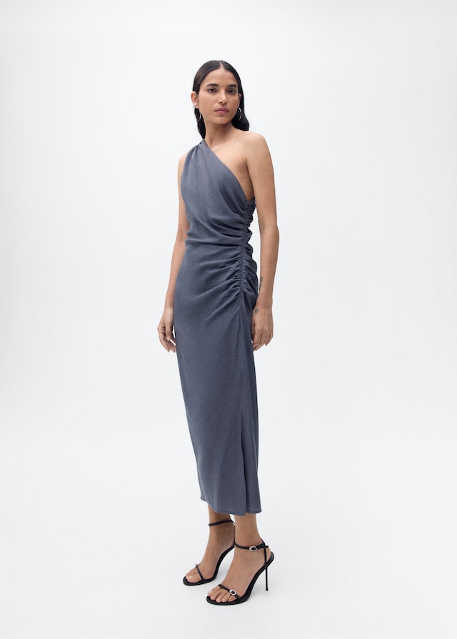 Mango Asymmetrisches Kleid mit gerafften Details Tiefpreis