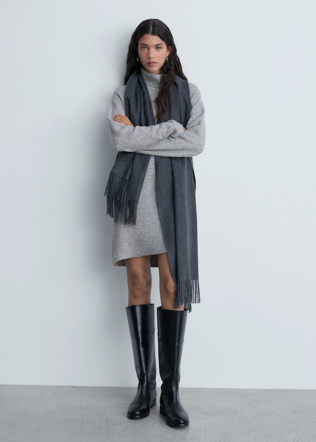 Mango Kurzes Strickkleid mit weitem Rollkragen Fabrikladen