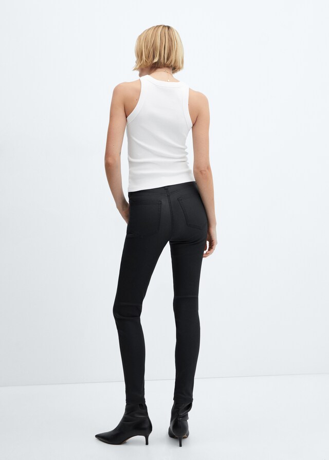 Mango Skinny Coated-Jeans mit hohem Bund Im Verkauf