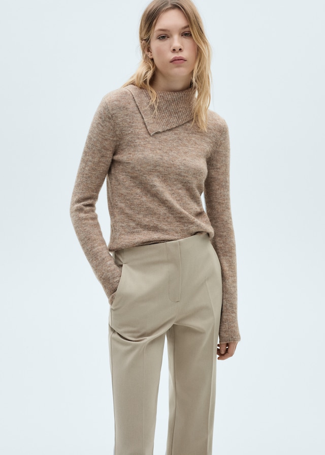 Mango Flared Hose mit mittelhohem Bund im Angebot