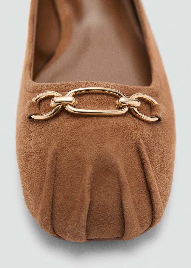 Mango Leder-Ballerinas mit Gliederkettendetail 50% Rabatt mit kostenlosem Versand