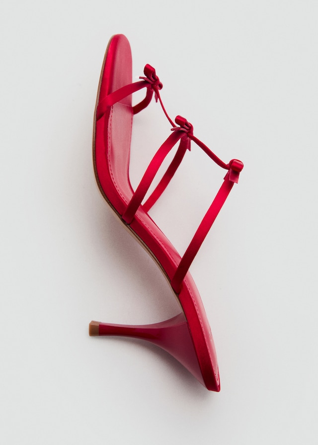 Mango Riemchen-Sandalette mit Schleifendetail Bis zu 50% Rabatt