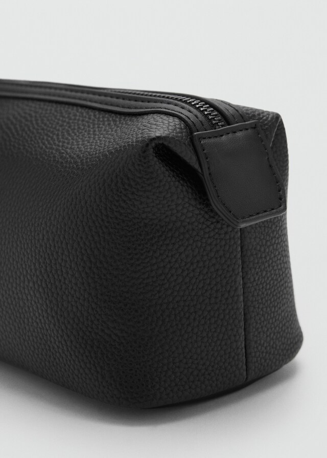 Mango Genarbte Kosmetiktasche mit Kontrasthenkel Zeitbegrenzte Promotion
