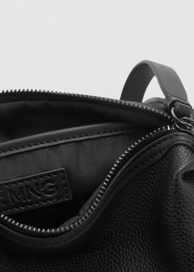 Mango Genarbte Kosmetiktasche mit Kontrasthenkel Zeitbegrenzte Promotion