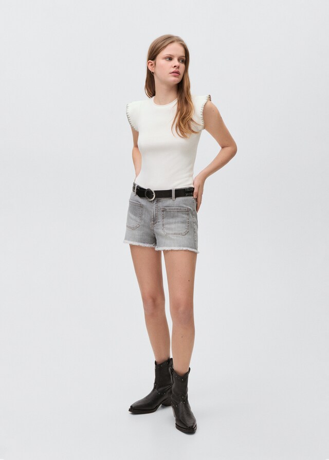 Mango Top mit Volantdetail Vierteljährliche Förderung