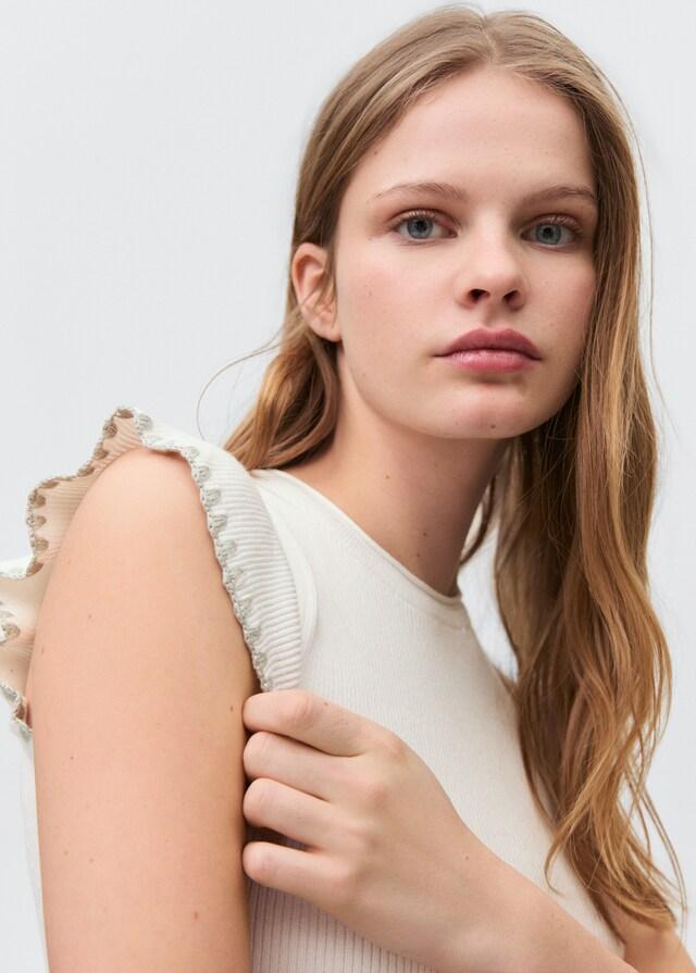 Mango Top mit Volantdetail Vierteljährliche Förderung