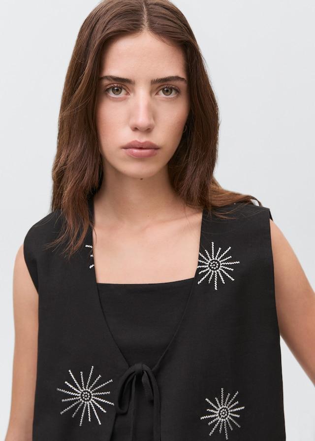 Mango Besticktes Top mit Schleifenverschluss Bestseller