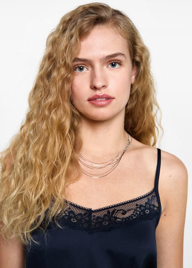 Mango Top mit Seidenspitzen-Detail Wochenangebot