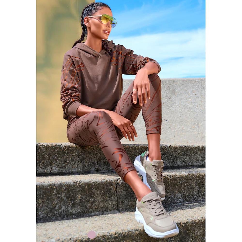 LASCANA ACTIVE Funktionsleggings Sportleggings mit glänzendem Print und 3D Schriftzug Blitzangebot