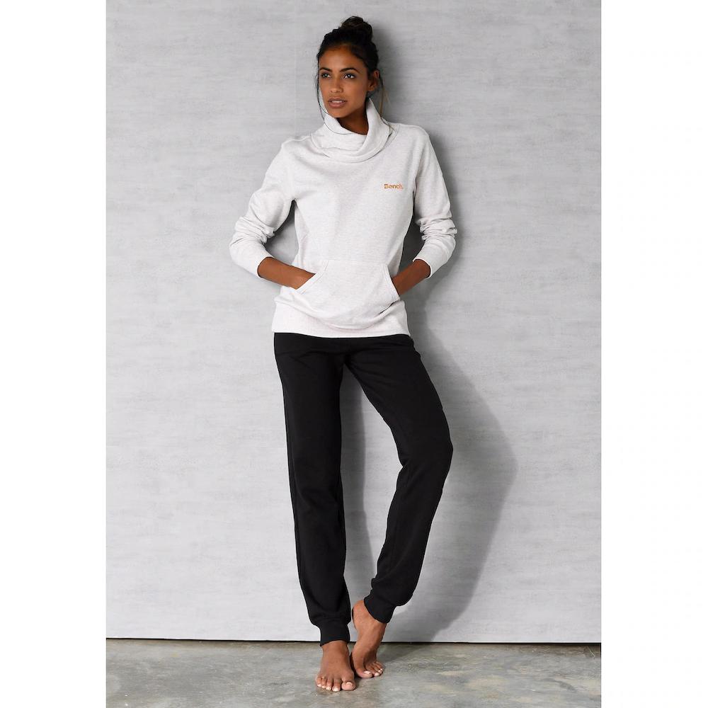 Bench. Loungewear Longsweatshirt mit Stehkragen in Layeroptik und Kängurutasche Loungewear Blitzangebot