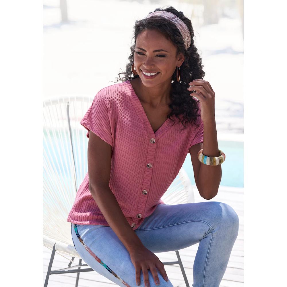 LASCANA Kurzarmshirt »mit Zierknopfleiste« aus weicher Piqué-Qualität 50% Rabatt mit kostenlosem Versand