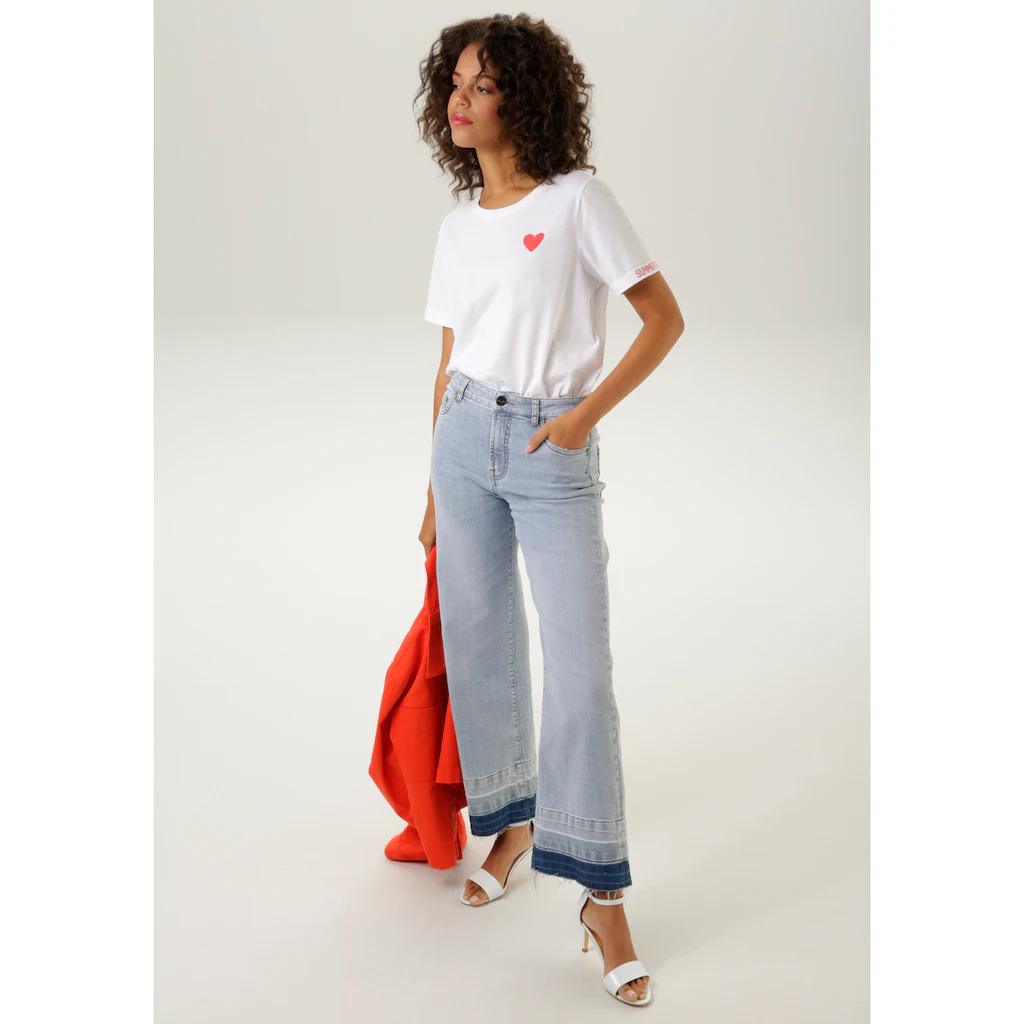 Aniston CASUAL Straight-Jeans mit trendiger Waschung am leicht ausgefranstem Saum Bis zu 60% Rabatt