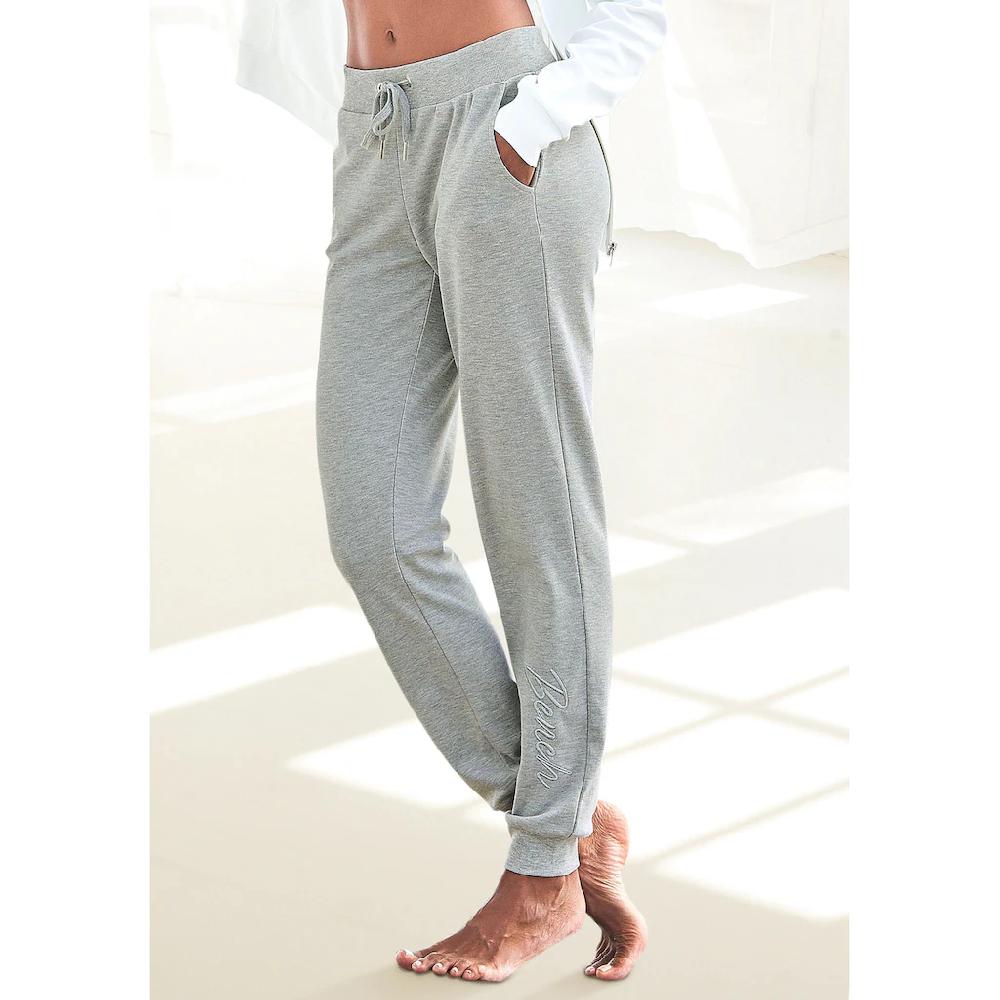 Bench. Loungewear Relaxhose mit glänzender Logostickerei Loungeanzug Speichern exportieren