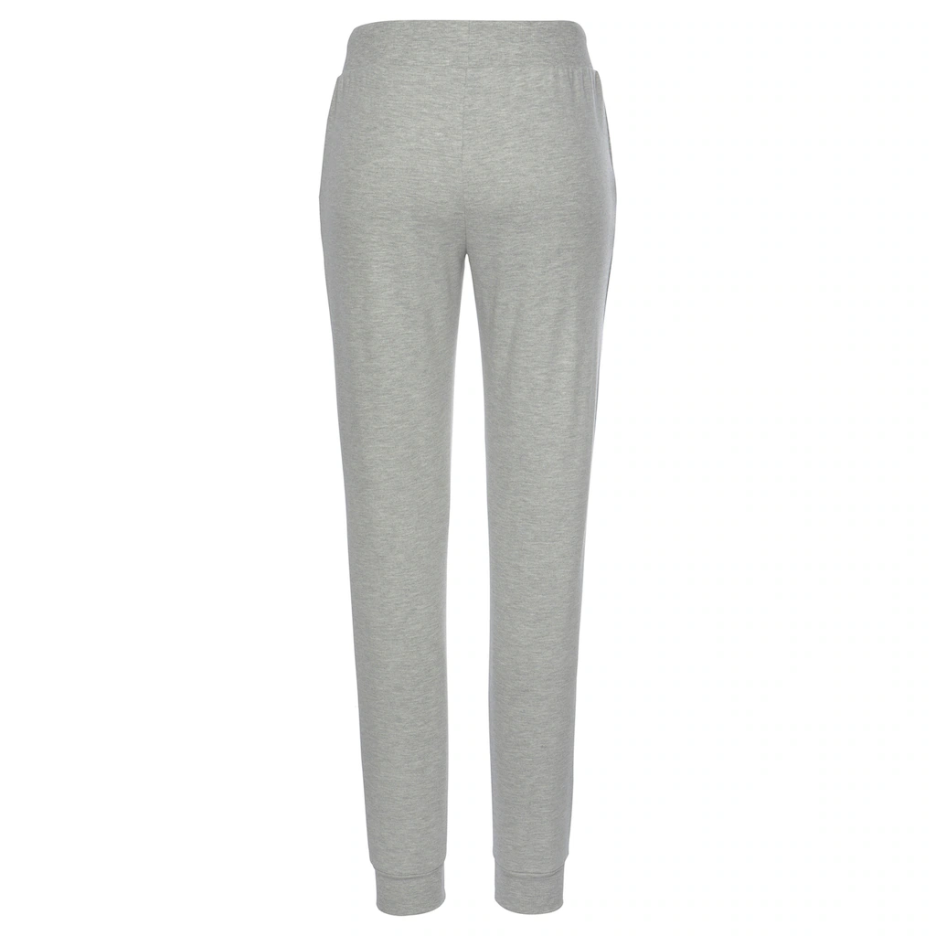 Bench. Loungewear Relaxhose mit glänzender Logostickerei Loungeanzug Speichern exportieren