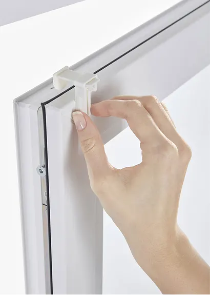 bonprix Fensterdekoration mit dezentem Blumen-Druck - weiß Klemmträger Verkauf